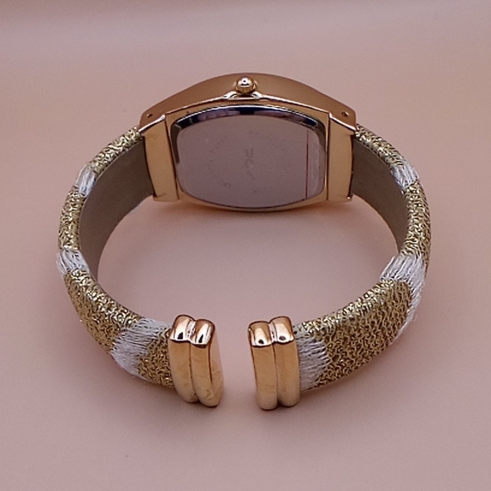 P.O.V. Quartz Watch - Picture 3 of 5